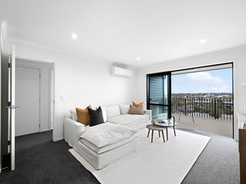 5% Yield in Hamilton City with amazing Views!!!