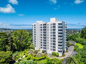 A CLASSIC APARTMENT IN A LANDMARK BUILDING ‘TH...
