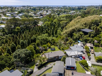 Tranquil Living on a Generous Section