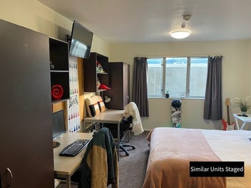 PERFECT BOLT HOLE OR UNIVERSITY ACCOMODATION