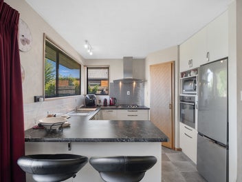 Space & Comfort, 4 Bed + Internal Double Garage!