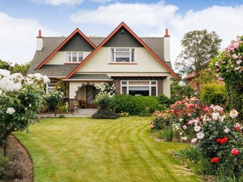 A grand character home on 1,299m2