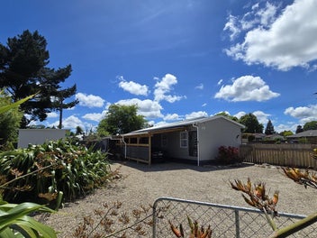 FOUR BEDROOM & OUTDOOR ROOM - 1 MIN WALK TO CBD