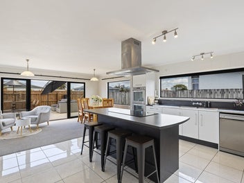 SUNNY, STYLISH & SET FOR FAMILY LIVING