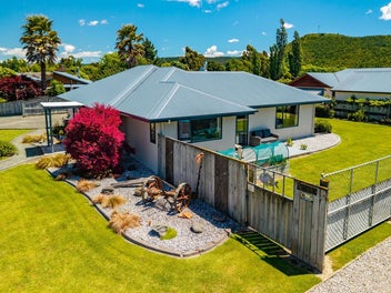 Room to spread out on a super sized section