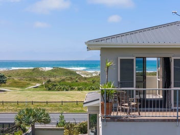 ELEVATED COASTAL LIVING WITH EXCEPTIONAL VIEWS