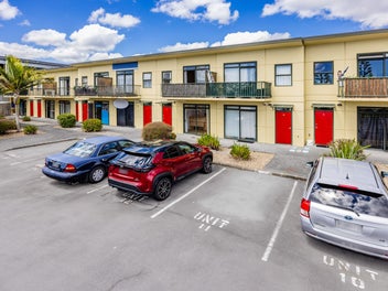 Home and income in East Tamaki