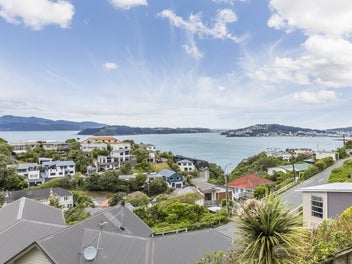 EASY, MODERN LIVING WITH STUNNING HARBOUR VIEWS