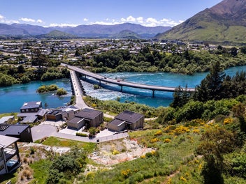 Sun, Views & Consent in Prime Kawarau Falls