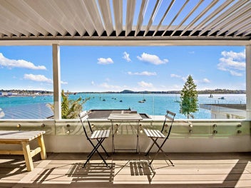 Sea Views & Sunsets in Macleans College Zone