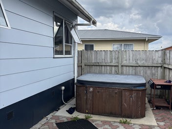 CHARMING FAMILY HOME WITH MODERN COMFORTS!