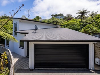 PRIVATE LOCATION! SPACIOUS FAMILY HOME AWAITS