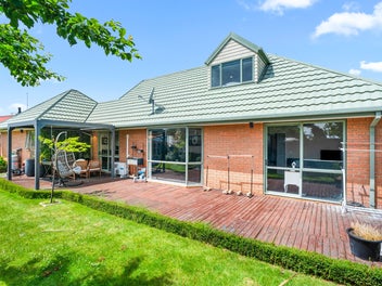 Freehold Family Home!