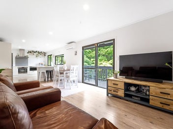 Tranquil Bush Outlook, Urban Ease