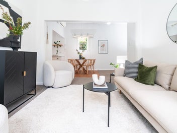 VERSATILE RENOVATED TWO-FLAT HOME IN MT VIC