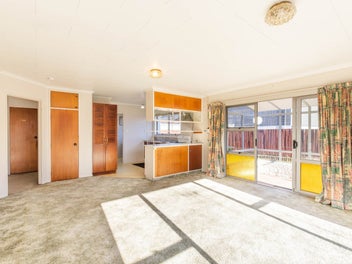 Two bedroom unit in handy location