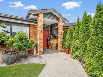 A Pegasus Gem – 3 bedroom plus Study!