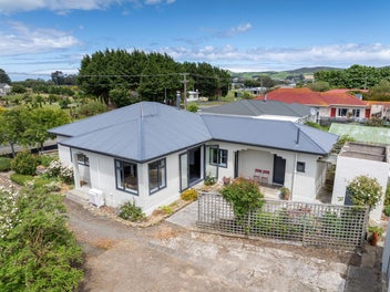 Sunny Spacious Home + Huge Garage