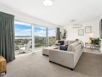 EXCEPTIONAL SUNNY FAMILY HOME