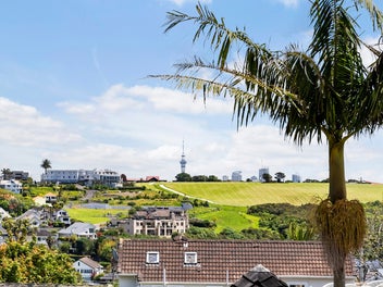 MISSION BAY CEDAR HOME - TEENAGERS/DOWNSIZERS TICK