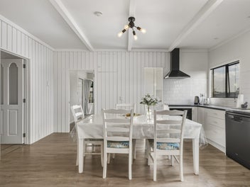 A George Street Beauty