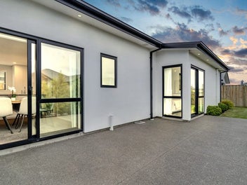 Stylish, Sunny Living