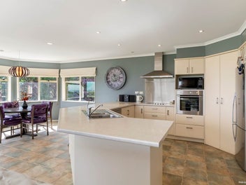 LOCATION! LOCATION! LOCATION! - PERFECT!