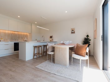 Tranquil Living by the Reserve, Steps to the Sea