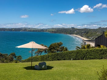 Waterfront living with wide coastal outlooks