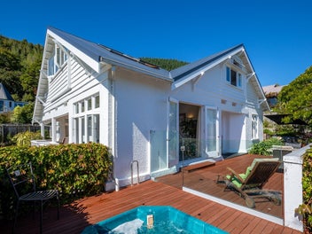 Spacious Family Home In Nelson's Dress Circle