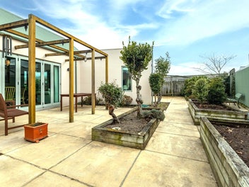 Architectural Elegance - Secluded Garden Haven