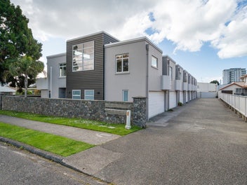 City-Edge Living with Coffee & Market Vibes