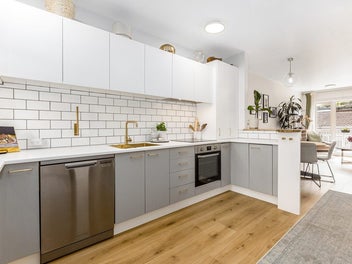 SUPER STYLISH - EASY LIVING IN BERHAMPORE