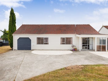 Smart, Low-Maintenance Living on Rhodes Drive