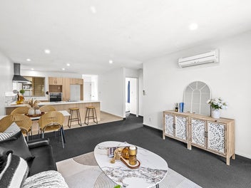 Charming Over 60's in Prime Location