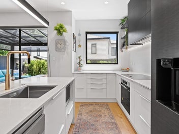 Vendor has bought - present all offers!