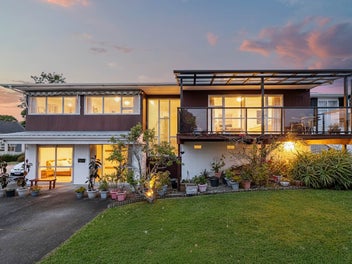 Exceptional Dual-Living Home in Sunnyhills