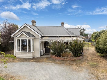 Vendors Dream House found! Must be sold!