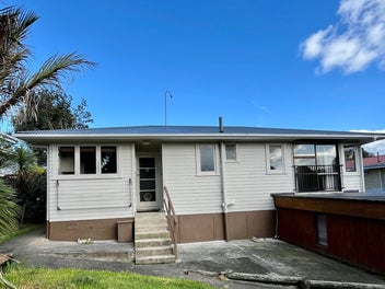 PRICE INCLUDES HOUSE + SHIFT* 3 Bedroom