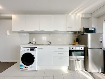 Vacant- Steps to Uni- Bright 2-Bed with Views