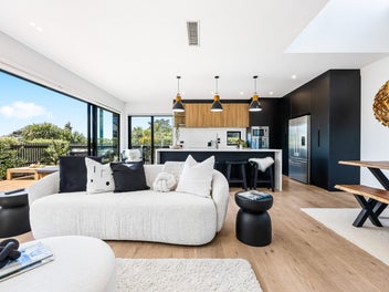 Lifestyle, Location and Views!