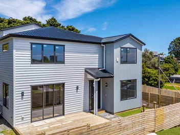 Brand-New Luxury Living in Totara Heights – Y...