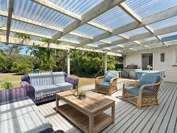 GREAT BUYING IN GREYTOWN