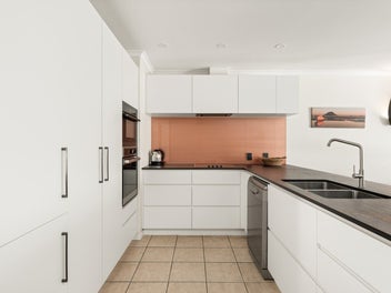 Easy coastal living for all seasons