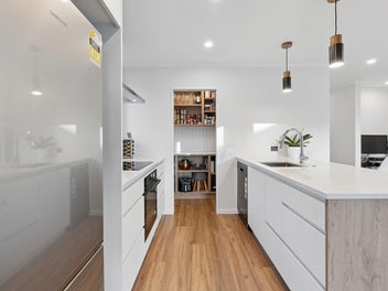 Christmas is Coming!! - 4 Bedroom Newbuild Home