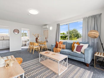 Sunny & Renovated 3-Bedroom End Unit