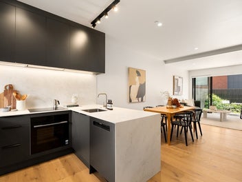 Contemporary City-Fringe Living