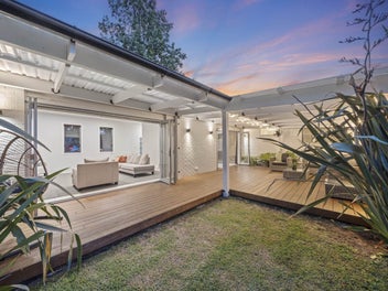 Local landmark - The White House on the Corner