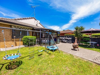 Single Level Brick & Tile Comfort in Macleans Zone