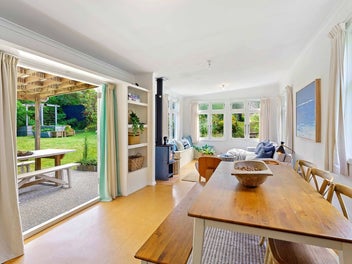 Classic Kiwi Bach | Coastal Gem